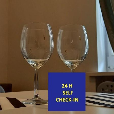 Self Check-In Targi Lotnisko Parking B Apartment Poznan Exterior photo