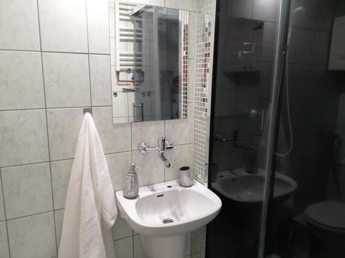 Self Check-In Targi Lotnisko Parking B Apartment Poznan Exterior photo